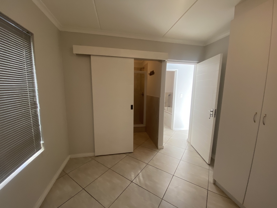 To Let 2 Bedroom Property for Rent in Buh Rein Estate Western Cape